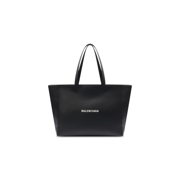 Balenciaga EVERYDAY EAST-WEST TOTE BAG IN BLACK
Retails CAD1785 - Picture 1 of 3